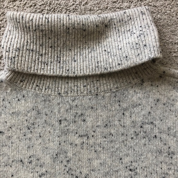 Aritzia/ The Group Babaton Cashmere Caravan Turtleneck. - Picture 3 of 6